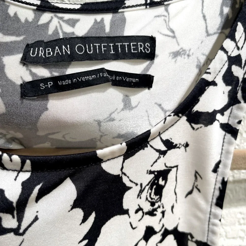 UO Tank Top - Picture 3 of 4